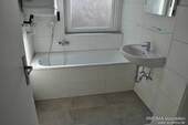 Bad mit Wanne - 