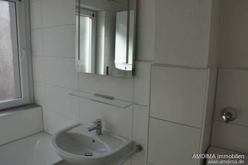 Bad mit Waschbecken - 