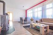 Wohnzimmer - 5 Zimmer Einfamilienhaus in Dettighofen