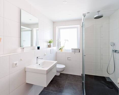 Tageslichtbad mit Dusche - 