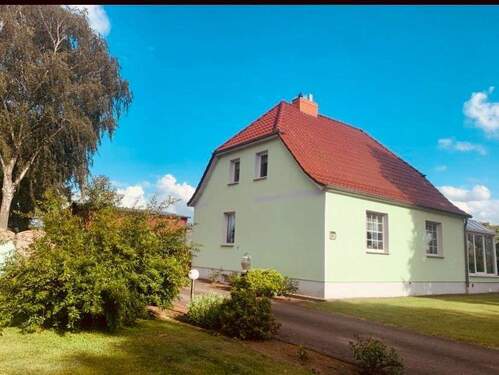 Hausansicht vorn - Landidylle trifft Komfort, hochwertiges Zuhause für Familien !