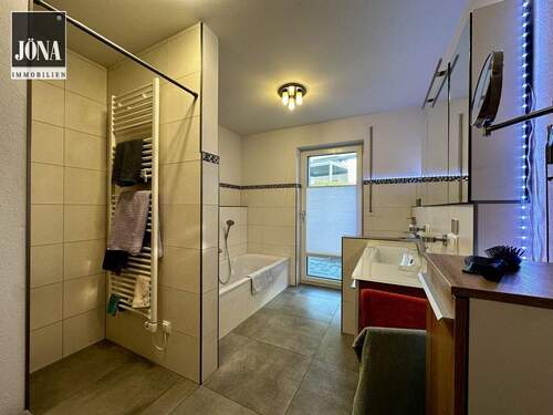 Badezimmer Hauptwohnung - 