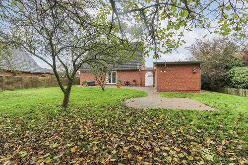 Garten mit Obstbäumen - 