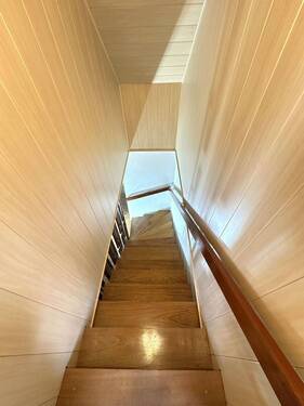 30 - Treppenhaus Dachgeschoss.JPG - 