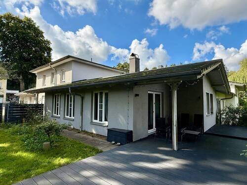 Seitenansicht - 5 Zimmer Einfamilienhaus zum Kaufen in Lübeck