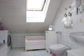 Das helle Bad mit Fenster - 