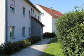 ... mit gepflegten Aussenanlagen - 2 Zimmer Etagenwohnung in Neumarkt in der Oberpfalz