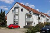 Besucherstellplätze vorm Wohnhaus - Etagenwohnung mit 49,00 m² in Neumarkt in der Oberpfalz zum Kaufen