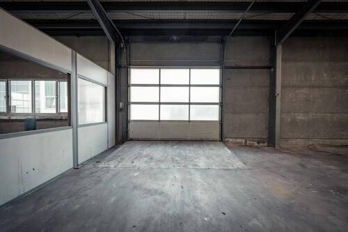 Seitliches Tor - Halle in Bendorf zur Miete