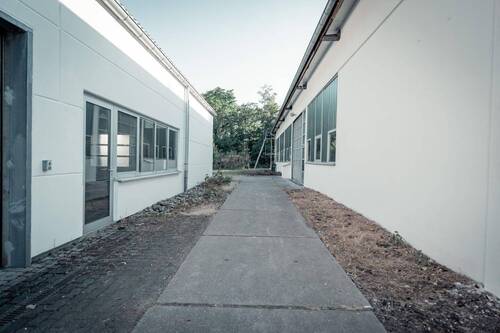 Zufahrt Seitliches Tor - 