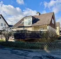 HOFHEIM: RENOVIERTES EFH MIT 6 ZIMMERN, 2 BÄDERN, 2 KÜCHEN, GARAGE UND CARPORT