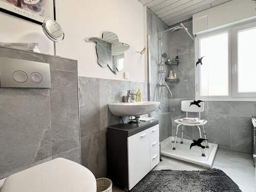 BAD IM ERDGESCHOSS - 6 Zimmer Einfamilienhaus in Hofheim