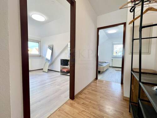 FLUR IM OBERGESCHOSS - 