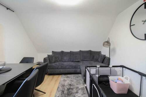 Wohnzimmer - 4 Zimmer Einfamilienhaus zum Kaufen in Schorndorf