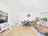 Wohnzimmer mit Fluransicht - 