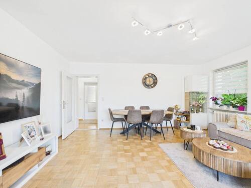 Wohnzimmer mit Fluransicht - 