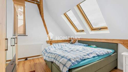 1. OG Schlafzimmer 1 - 