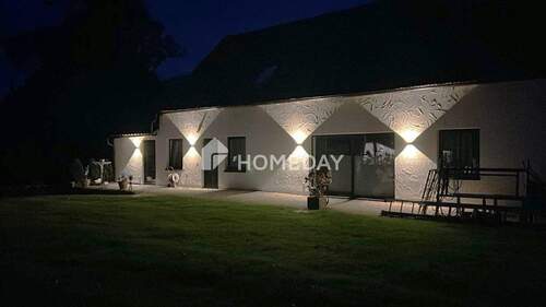 Außen mit Beleuchtung hinten - 