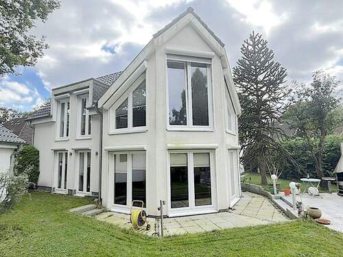 Hintere Hausansicht. - 7 Zimmer Einfamilienhaus zum Kaufen in Horst