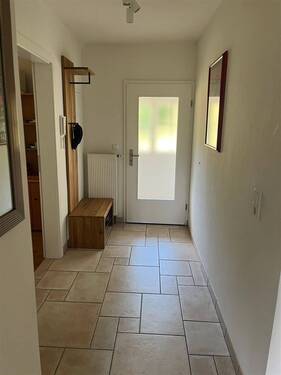 Flur zur Wohnung 3 - 