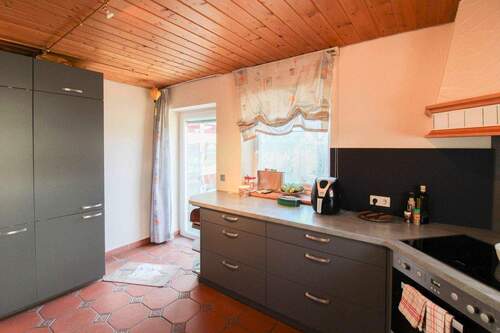 Küche mit Ausgang zur Terrasse - 