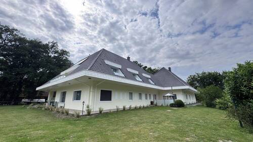 Ansicht 3 - Anwesen auf dem Land - 3.581.000,00 EUR Kaufpreis, ca.  877,00 m² Wohnfläche