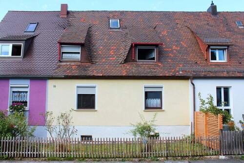 Südansicht Kaufobjekt - Reihenmittelhaus mit zwei Wohnungen und Garten in ruhigem Wohngebiet