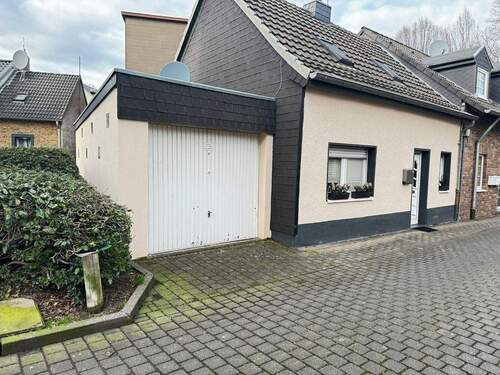 Hausansicht - Frechen-City: Einfamilienhaus, Garage, Innenhof, Top Lage