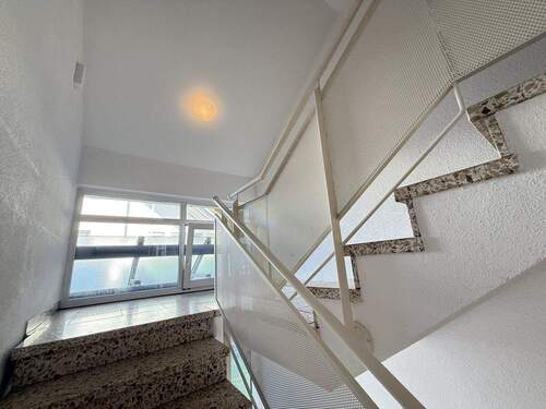 gepflegtes Treppenhaus - Etagenwohnung mit 80,30 m&sup2; in Moritzburg zum Kaufen