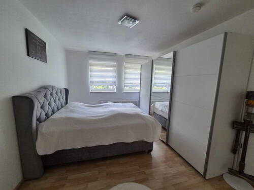 Schönes Schlafzimmer mit ... - 