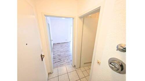 Flur mit Wasserzähler - 
