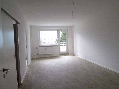 Wohnzimmer (Muster) - 4 Zimmer Etagenwohnung zur Miete in Gotha