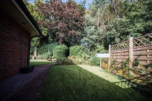 Seiteneingang - Einfamilienhaus mit 131,00 m&sup2; in Leck zum Kaufen