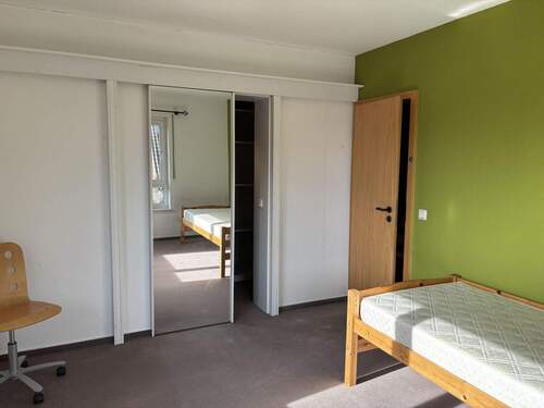 Zimmer 3 im OG mit begehbarem Schrank - 