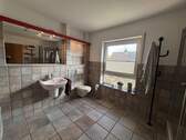 Dusch- und Wannenbad im Obergeschoss - 