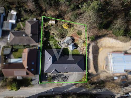 Grundstück mit Bungalow - 