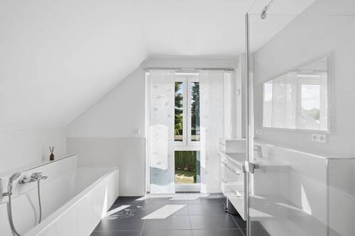 modernes Badezimmer - 
