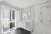 modernes Badezimmer - 