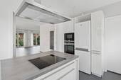 moderne offene Küche - Hochwertiges Einfamilienhaus mit großzügigem Garten