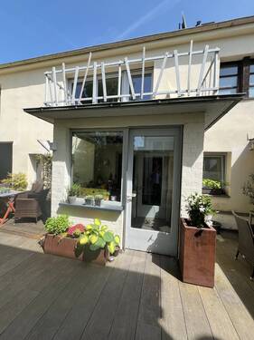 Eingang mit Balkon - 