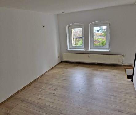 Wohnbereich mit Laminat - 2 Zimmer Etagenwohnung in Schwerin