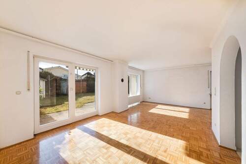 Wohnzimmer - Doppelhaushälfte mit 118,00 m&sup2; in Vaterstetten zum Kaufen