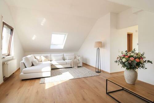 Wohn-Schlafbereich KI - 1-Zimmer Dachgeschosswohnung in Top lage Seckbachs