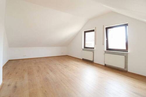 Wohn-Schlafbereich - 1 Zimmer Einfamilienhaus zum Kaufen in Frankfurt am Main