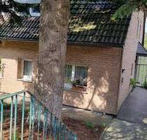 GEPFLEGTES EIN - ZWEI FAMILIENHAUS IN SOLINGEN - RUHIG GELEGEN MIT GARTEN UND GARAGE