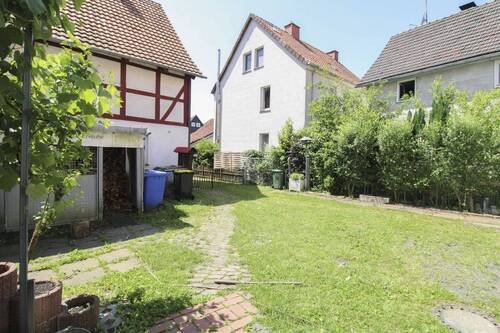 Grundstück - 1 Zimmer Mehrfamilienhaus, Wohnhaus in Adelebsen