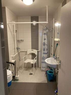 Bad mit ebenerdiger Dusche - Etagenwohnung mit 48,00 m&sup2; in Döbeln zur Miete