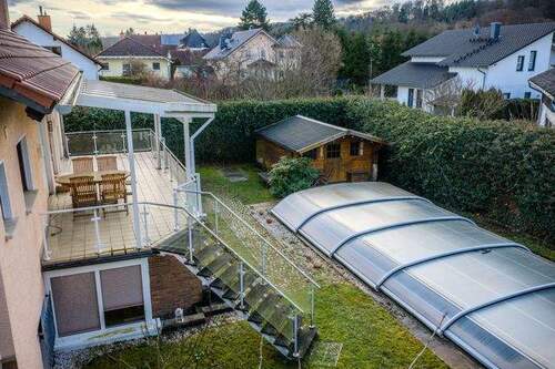 Terrassenansicht gesamt mit Pool - 