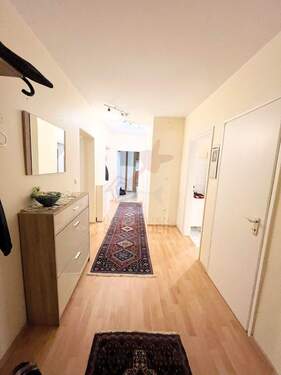 Flur I - 3 Zimmer Etagenwohnung zum Kaufen in München