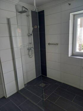 Dusche - 3 Zimmer Etagenwohnung in Bad Füssing